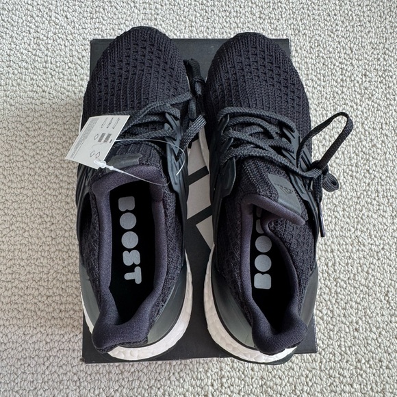 Adidas Ultra Boost 4.0 DNA (W 5 & 5.5) - Picture 5 of 9